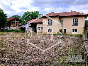 Двуетажна къща в с. Бериево, гр. Севлиево
