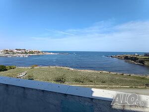 Тристаен апартамент на първа линия море в гр. Ахтопол + голямо таванско помещение!
