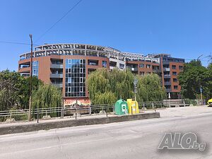 Тристаен апартамент в центъра на Сандански
