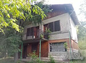 Граници и вашата планинска почивка, вила с. Реброво, гр. Своге, двуетажна с двор 500м2