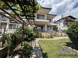 Продава се луксозна къща с панорамна морска гледка в Свети Влас | 250 кв.м | Двор 400 кв.м |