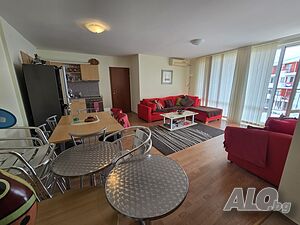 Тристаен апартамент на първа линия море