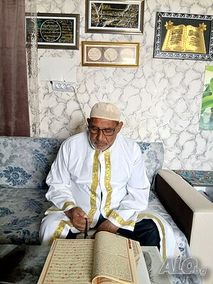 Ходжа Мустафа е специалист в събирането на разделени двойки и семейства