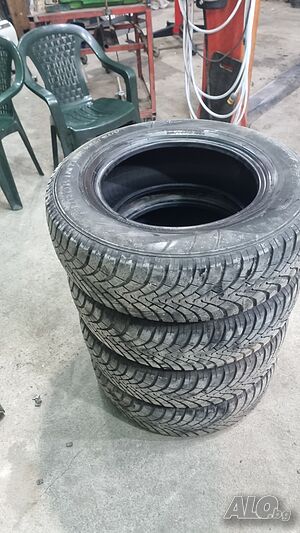 Гуми 215/70/16