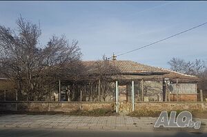 Парцел със стара къща в село Братово
