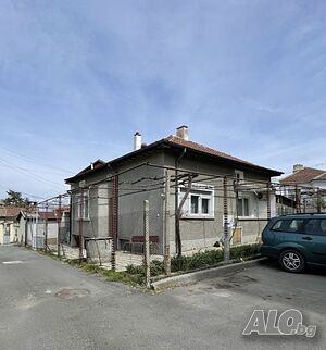 Продавам къща