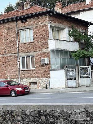 продавам къща