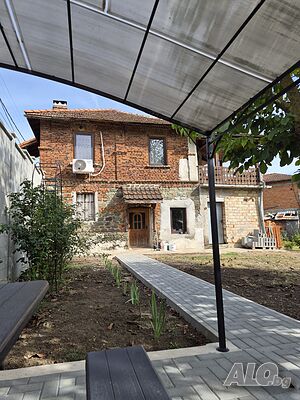Собственикът продава къщата. На 30 км от гр. Бургас. 18 км от гр. Приморско.