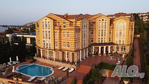 Просторен тристаен апартамент на първа линия море в гр. Созопол