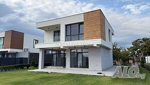 Луксозна двуетажна къща до ключ с гледка към морето в м. Лахана