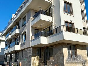 Двустаен апартамент в бутикова жилищна сграда в кв. Сарафово