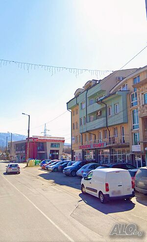Топ Търговско Помещение на Главна Улица в Изток