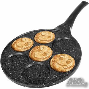 Тиган за палачинки с форми на емотикони - перфектен за весела и вкусна закуска.
