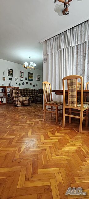 Тристаен монолитен апартамент в район Централен