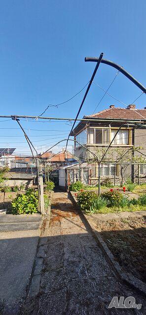 Самостоятелен имот в кв. ДРужба 2