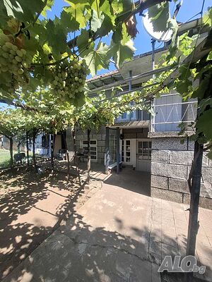 🏡Двуетажна къща с голям равен двор и гараж в с. Щръклево