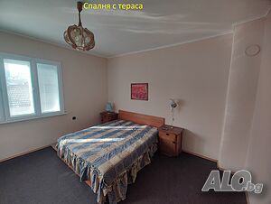 Продава етаж от къща