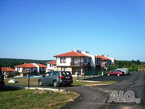 Двуетажна къща 127 кв.м РЗП 120 кв.м двор