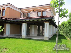 Двуетажна къща 146 кв.м РЗП 10 кв.м двор