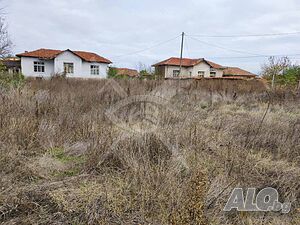 Парцел с къща в село Царимир, партиди за ток и вода