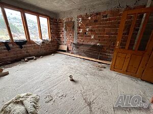 Четириетажна приказка в Забърдо