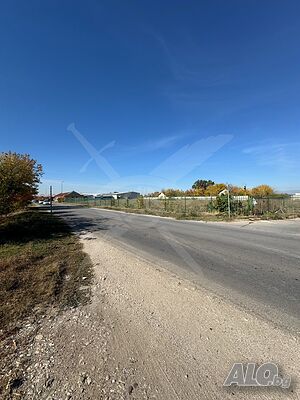 Парцел с лице на асфалт, Скутаре
