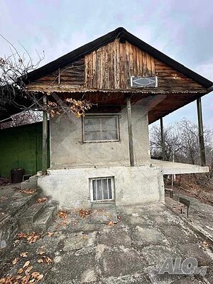 Къща в Перущица