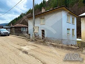 Триетажна къща в китното селце Лясково! 92420
