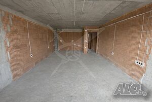 Тристаен апартамент на първа линия до река Марица