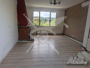 Двуетажна къща в село Марково