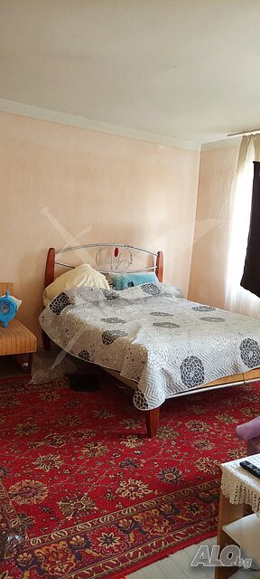 Триетажна къща в Средец!