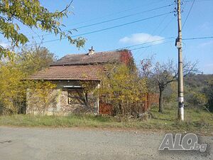 Двуетажна къща в село Драка