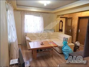 Триетажна къща в село Снягово