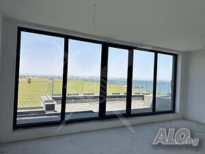 Тристаен апартамент Крайморие