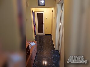 Просторен обзаведен тристаен апартамент, 90 кв.м, в саниращ се блок - ж.к. „Дружба“, Сливен