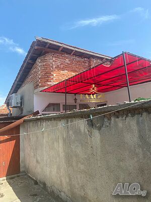 Самостоятелна къща в района на Боровец