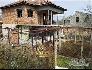 Двуетажна вила на Старите лозя- под язовира