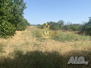 Просторен парцел в предпочитано село