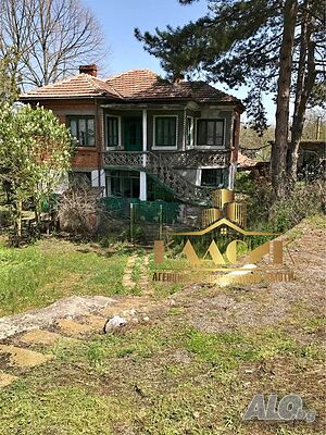 Двуетажна къща в село Дряново