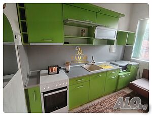 Двуетажна къща на Боровец с търговска площ