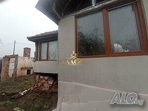 Едноетажна къща в близко село