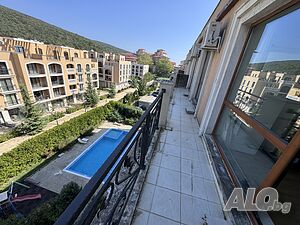Тристаен апартамент в Вила Астория 1