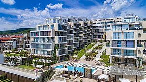 Двустаен люкс апартамент с морска панорама в к-кс Dolce Vita 2, Свети Влас