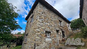 Двуетажна къща в планина в с. Стърница, обл. Смолян