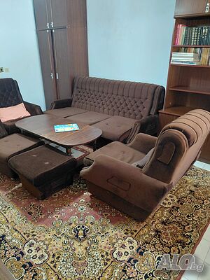 Продажба на първи етаж от масивна, двуетажна къща в близост до централната част на град Елхово