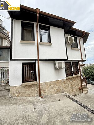 Самостоятелна къща, завършена в характерен градски стил