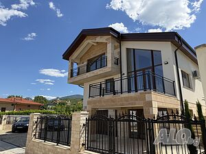 Луксозна къща с голям двор