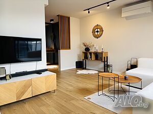 Луксозен тристаен апартамент, 35кв.м всекидневна с гараж!