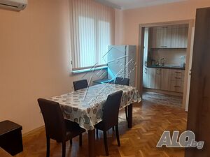 Ниа Пропърти Груп продава ексклузивно, многостаен, обзаведен апартамент в широкия център на гр. Бург..