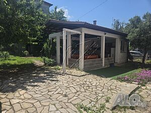 Парцел с къща за дострояване в гр. Черноморец!